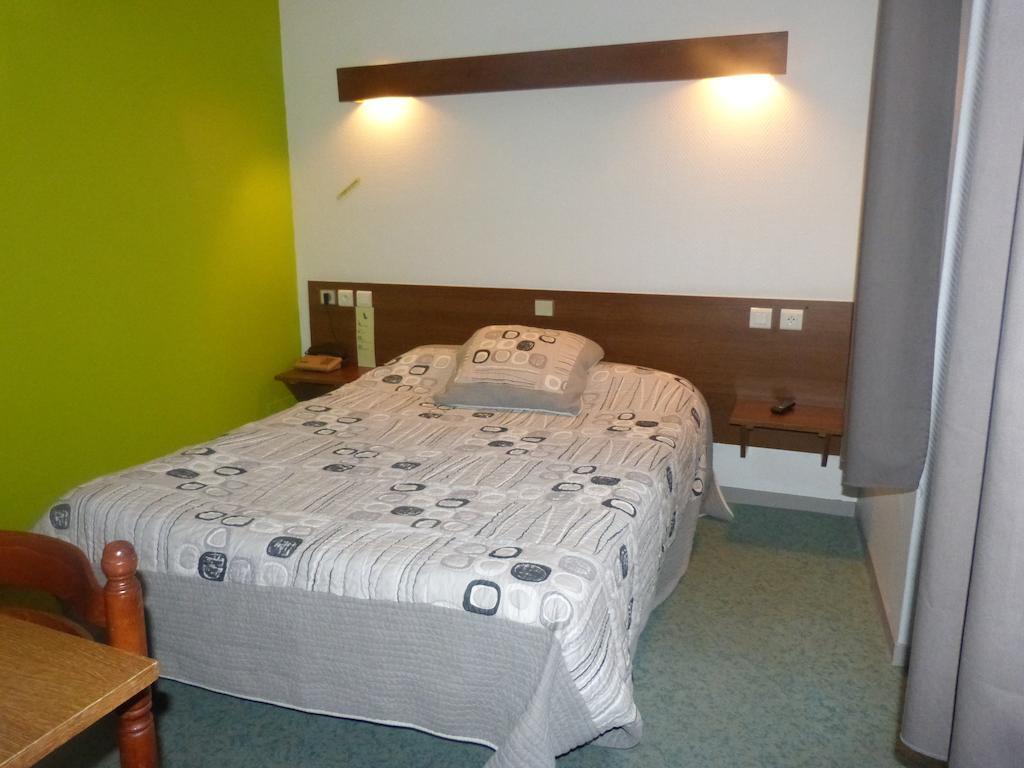Hotel Du Donjon Champlitte-et-le-Prelot Room photo