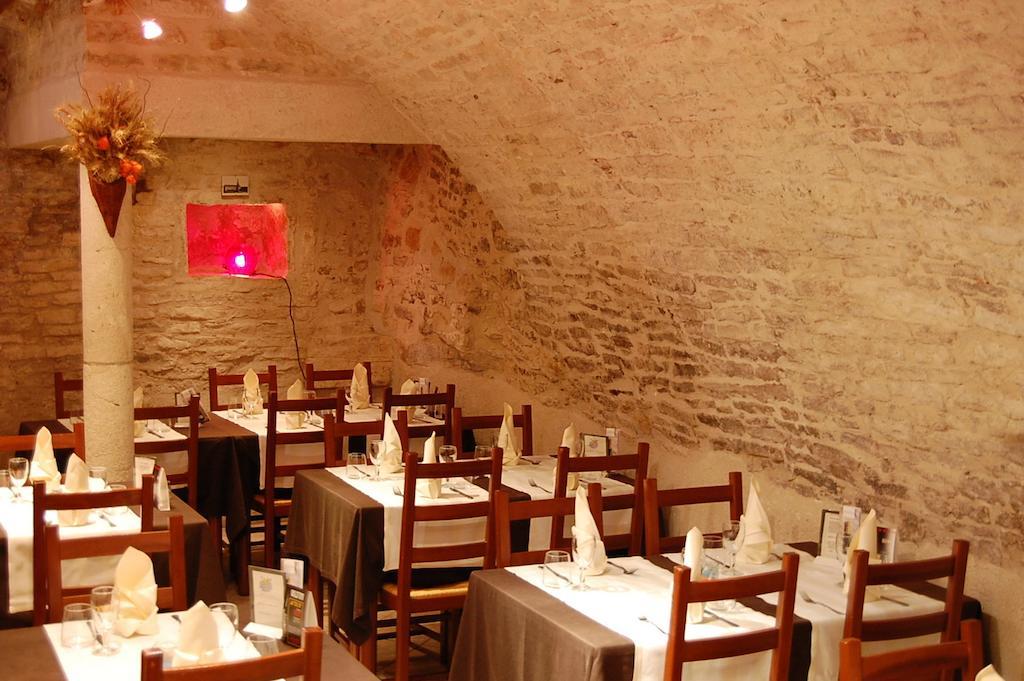 Hotel Du Donjon Champlitte-et-le-Prelot Exterior photo