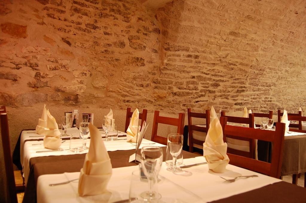 Hotel Du Donjon Champlitte-et-le-Prelot Exterior photo