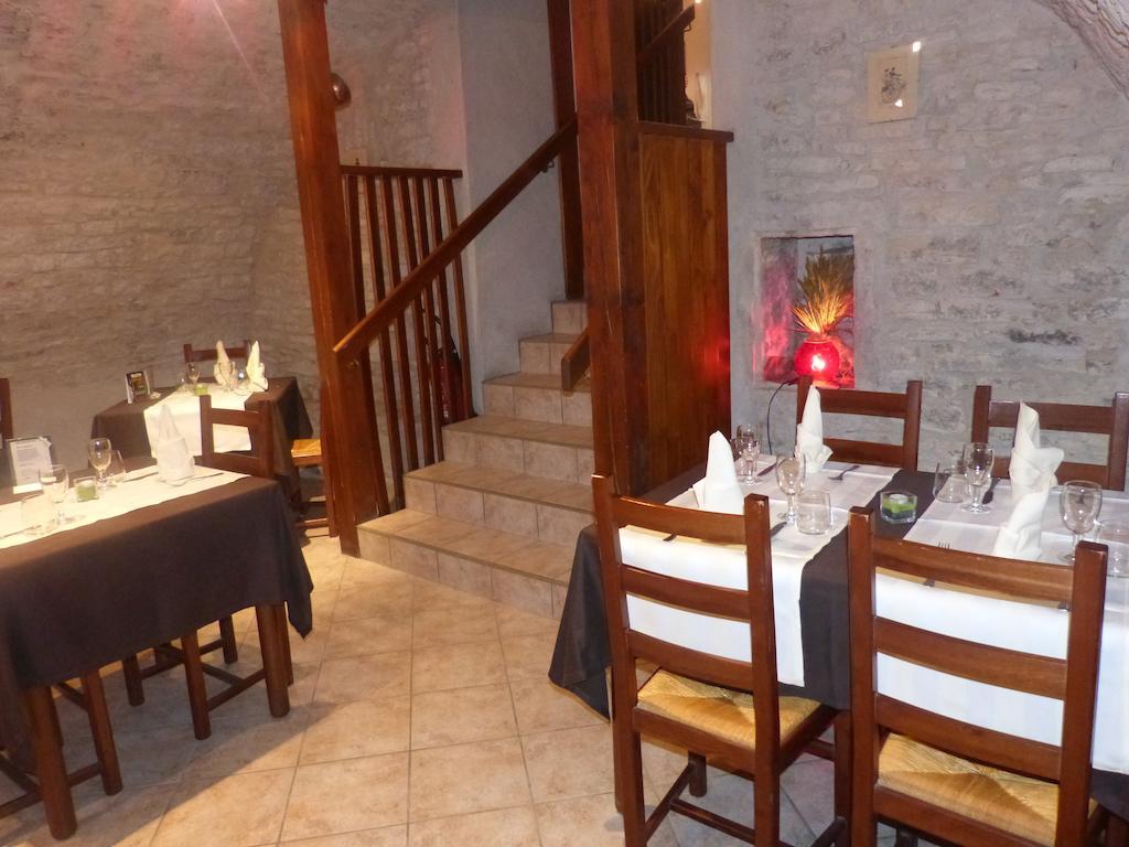 Hotel Du Donjon Champlitte-et-le-Prelot Exterior photo